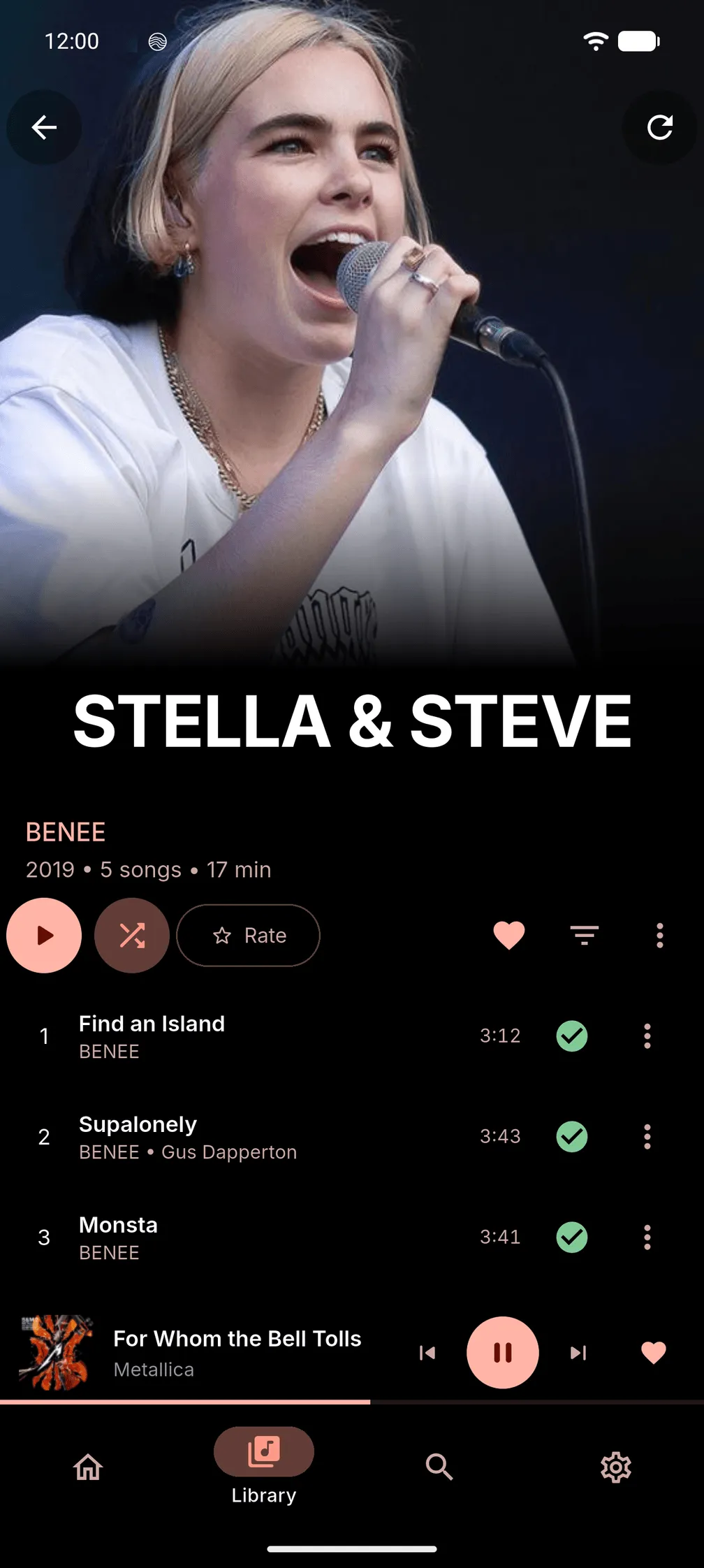 Navis on Android: an album with its tracklist and downloaded ticks.